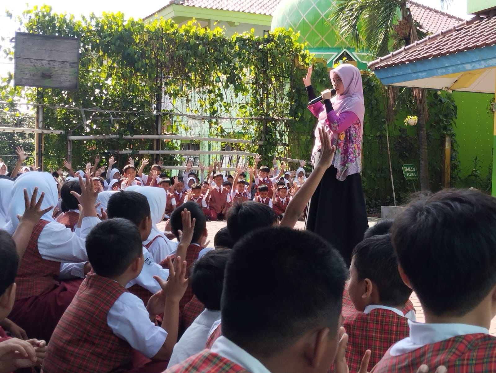 Wisata LiterAsyik Ke SDN Ciracas 05